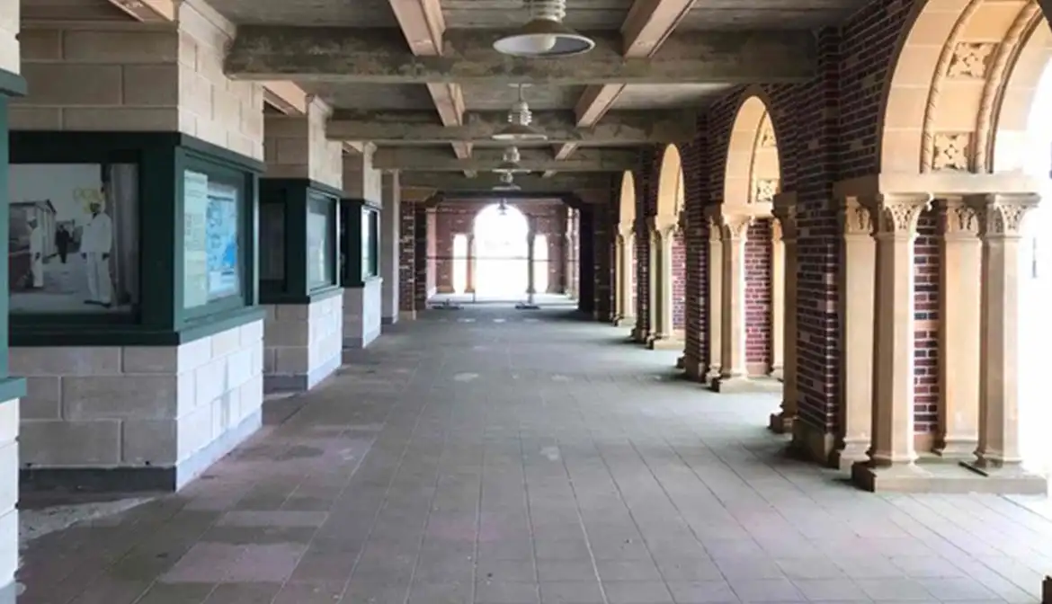 JACOB RIIS PARK – BATHHOUSE